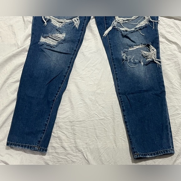 Refuge Women's Distressed Blue Jeans Size 10 - Picture 2 of 16